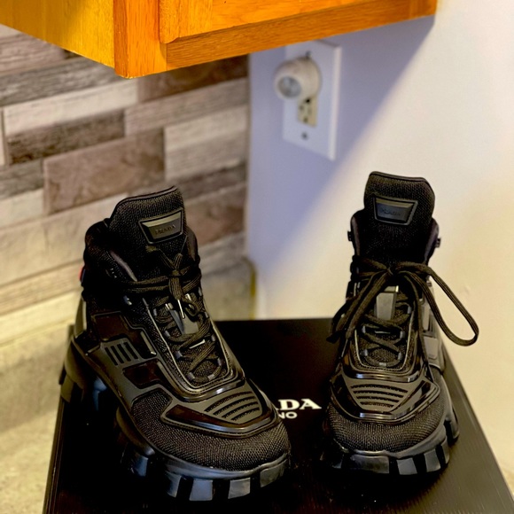 I wear a 7 1/2 but I bought a size 6 cause Prada are cut big - Picture 4 of 5